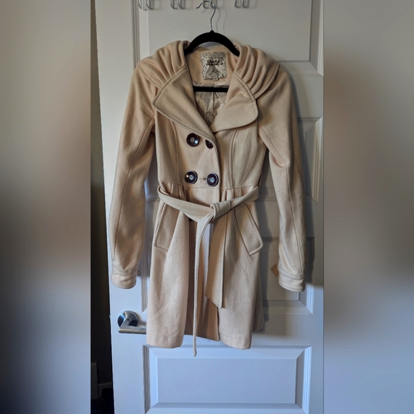 Costa Blanca Trench Coat - Picture 1 of 3